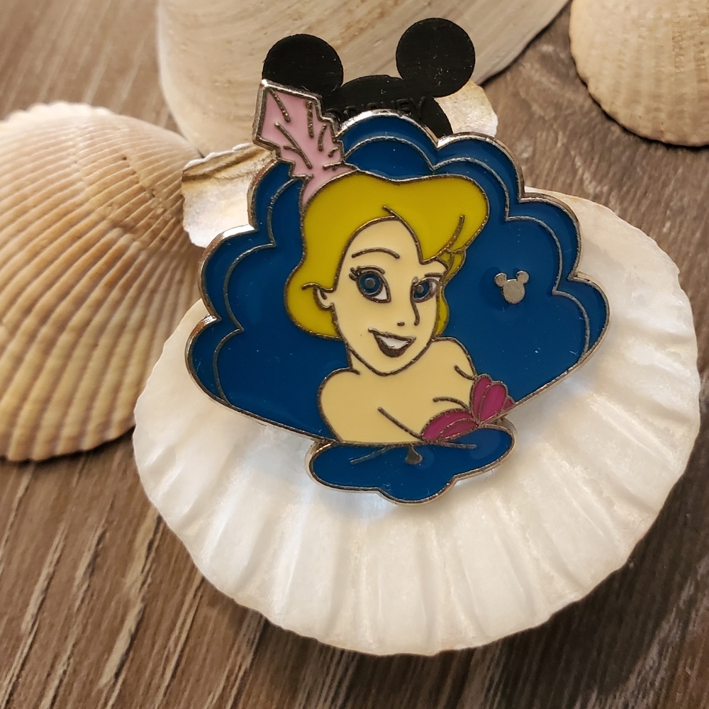 Disney Little Mermaid's Sister Andrina Seashell Pin Hidden Mickey